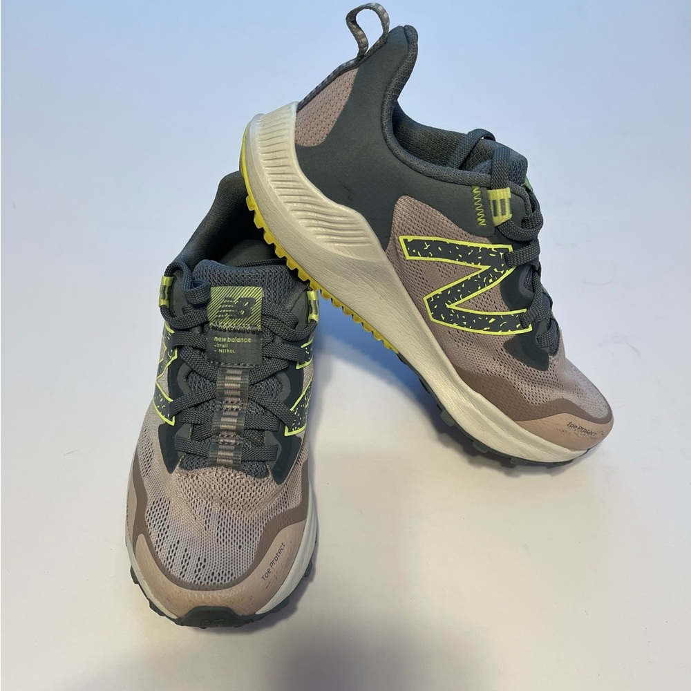 New Balance Women’s 6 Shoes Comfort  Nitrel Trail Running Grey Pink Athletic